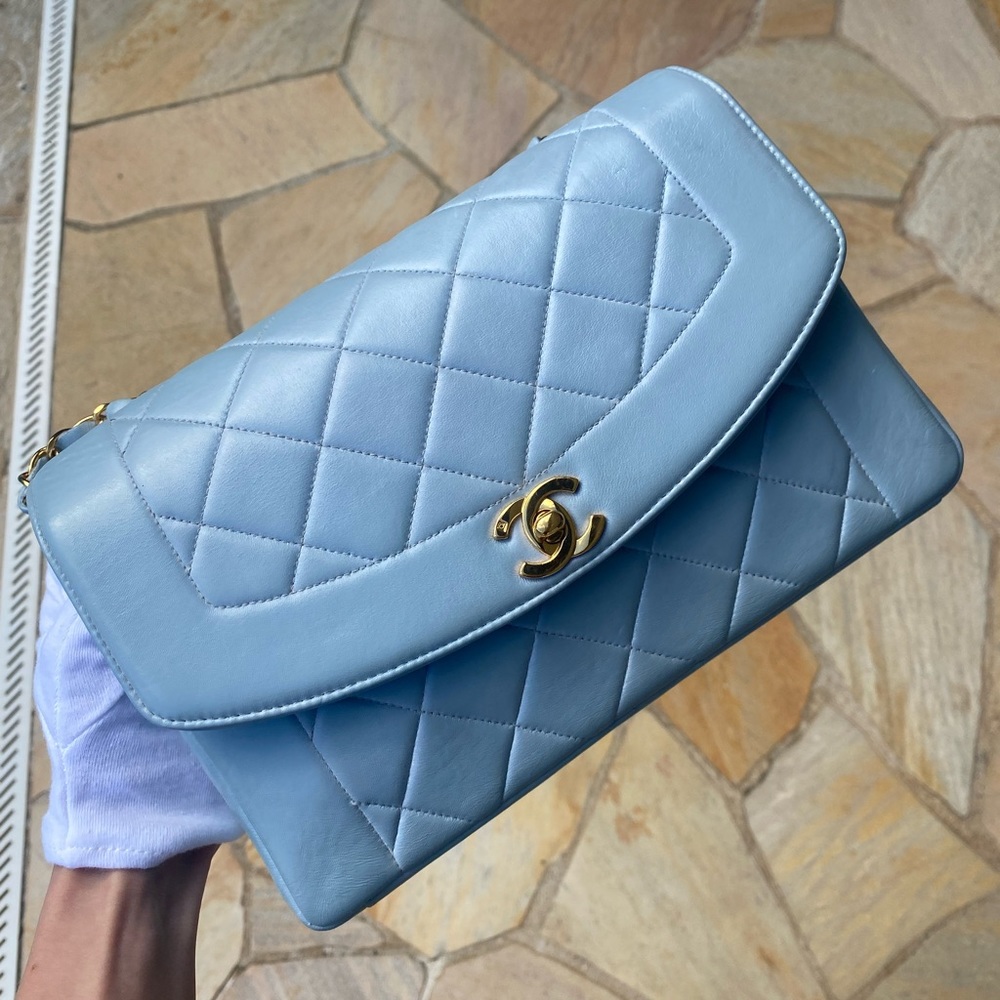 Chanel vintage baby blue Diana bag 25cm - Picture 3 of 12